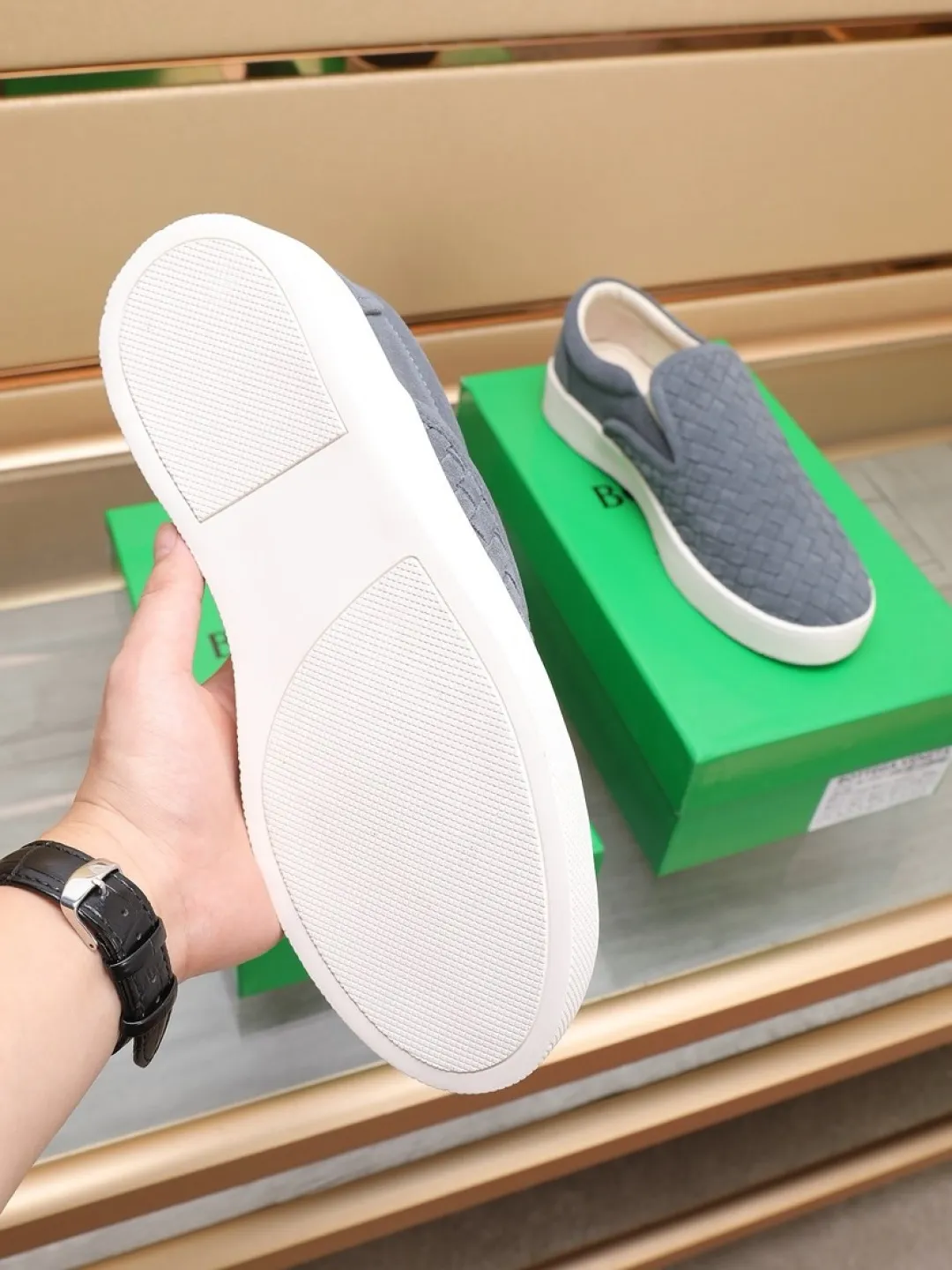 Men's men's shoes 💰Men's shoes 💰440💰🔥[BV] series of top purchasing agents 🔍Imported first-layer cowhide woven surface, cowhide foot pads lining environmentally friendly ♻️Does not fade, 💪Sole: Rubber combination original factory special original outsole ⚠Original and single goods 🔍🔍You can come in and out at will, welcome to compare ⚠Number of sizes: 38-44